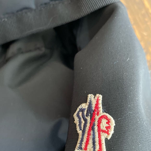 Moncler jacket, in perfect condition and barely worn. - Picture 3 of 9